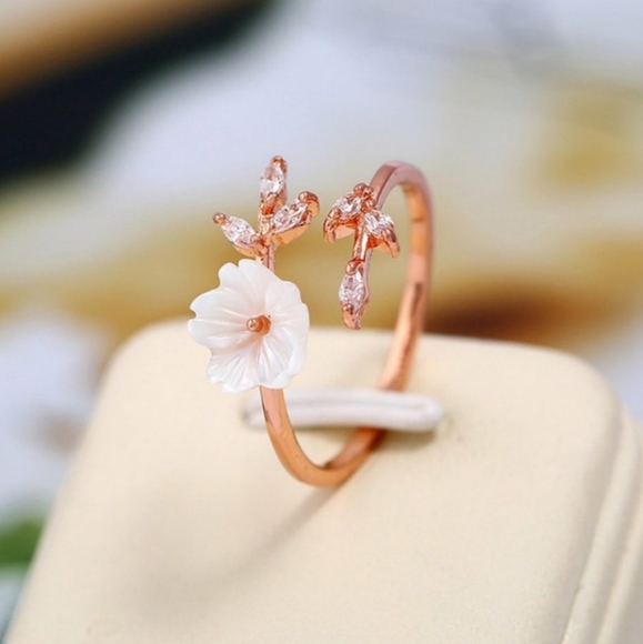 NEW 18k Rose Gold Flower Diamond Adjustable Ring - Picture 6 of 7
